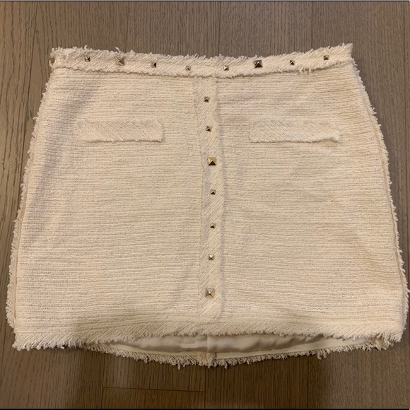 Zara Dresses & Skirts - ZARA WHITE MINI SKIRT SIZE SMALL Zara Dresses & Skirts - ZARA WHITE MINI SKIRT SIZE SMALL